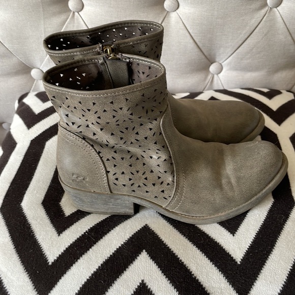 Billabong Booties - Picture 3 of 5